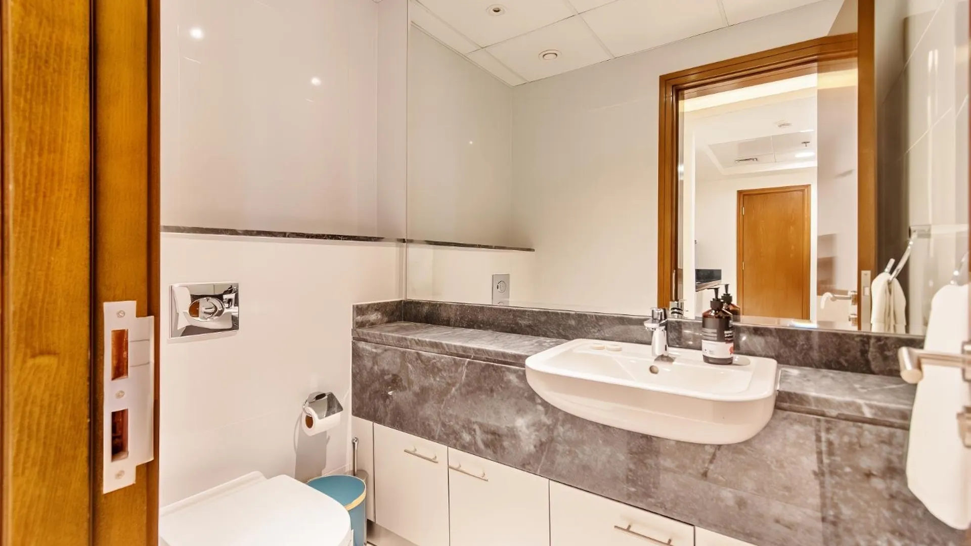 Dreamshoma-1Br Stunning Canal View Dubai