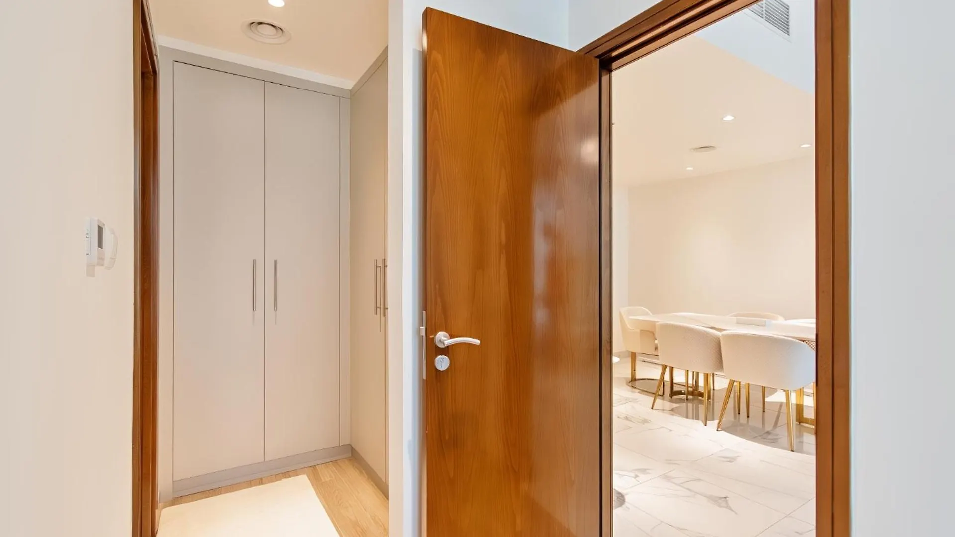 Dreamshoma-1Br Stunning Canal View Dubai Apartment